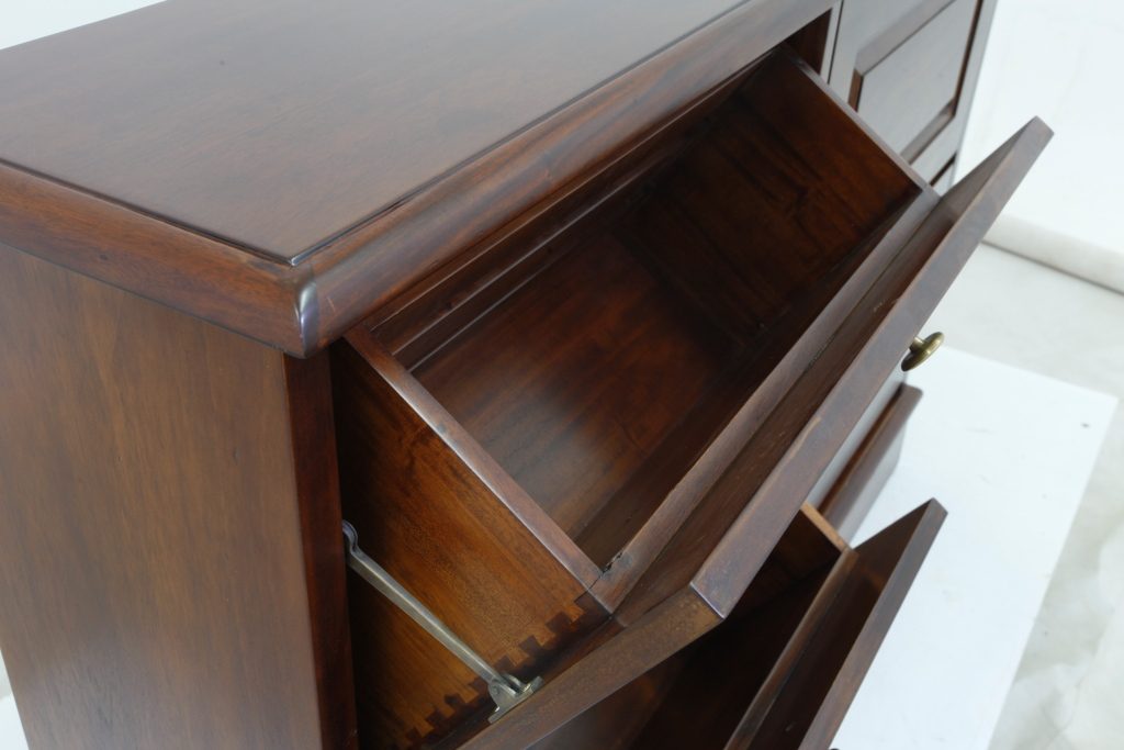 ახალი ავეჯი • New Furniture